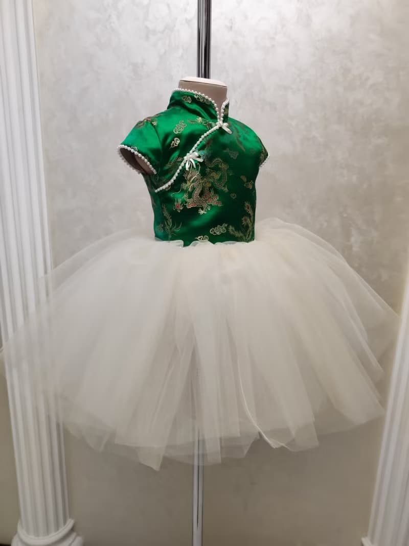 童裝綠色和服緞面龍圖案洋裝象牙色裙子