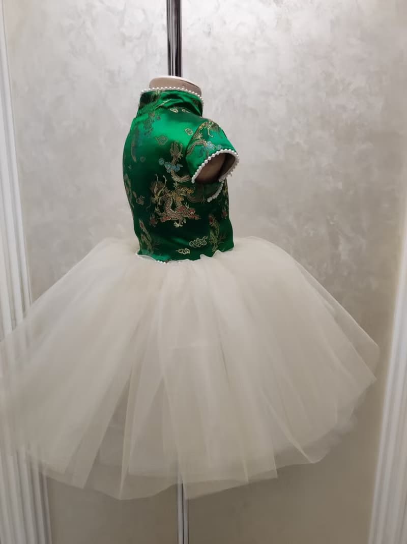 童裝綠色和服緞面龍圖案洋裝象牙色裙子