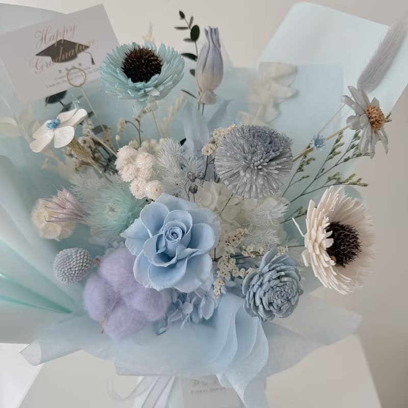 SEE 看見花藝設計 |向日葵 |畢業 |藍日未央不凋擴香花束