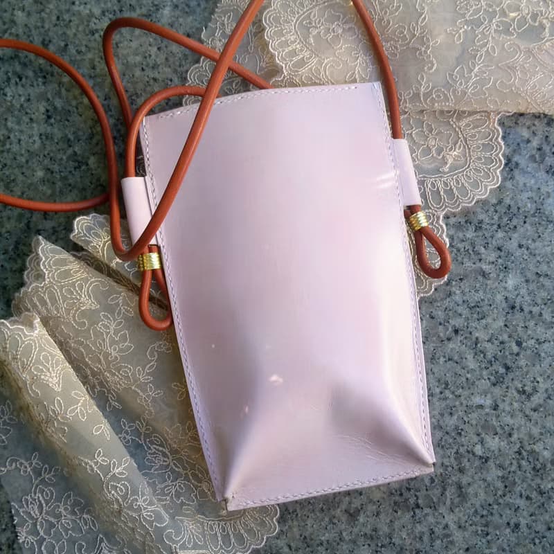 Lサイズー本革ー手縫いスマホポーチーリバテープリントのーピンクーむら染め