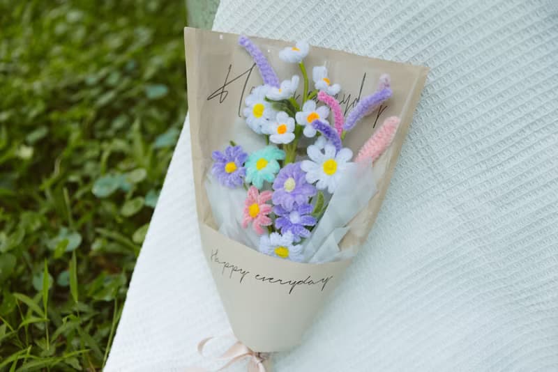 浪漫手工毛根花束 畢業花束 生日花束