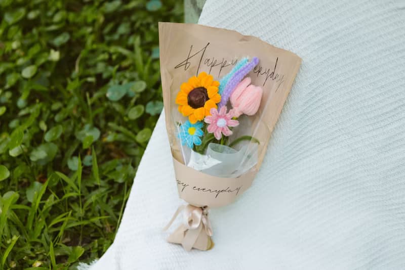浪漫手工毛根花束 畢業花束 生日花束