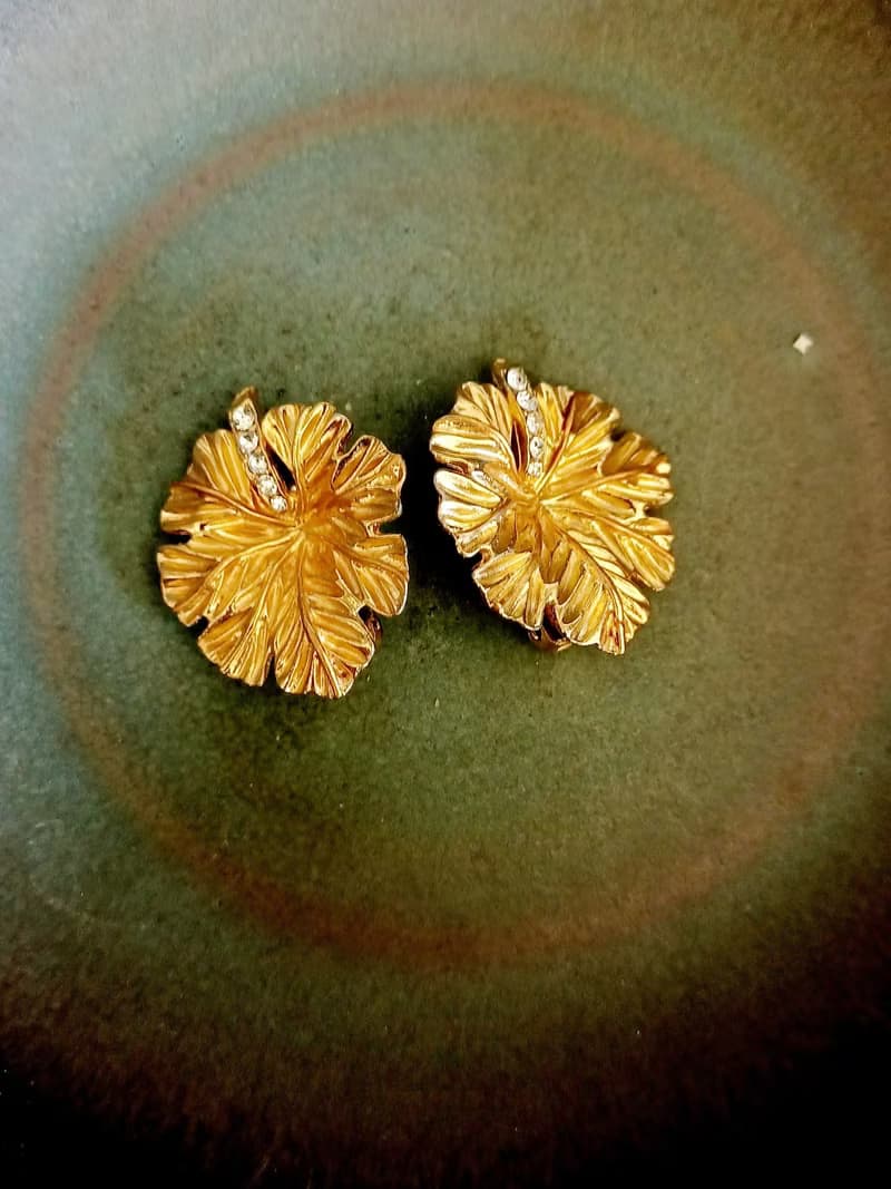 vintage jewelry 典雅金色闊葉萊茵 夾式耳環