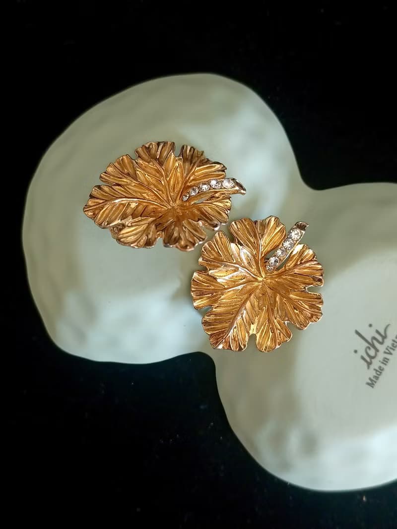 vintage jewelry 典雅金色闊葉萊茵 夾式耳環