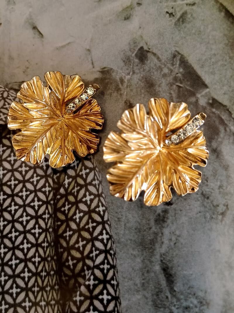 vintage jewelry 典雅金色闊葉萊茵 夾式耳環