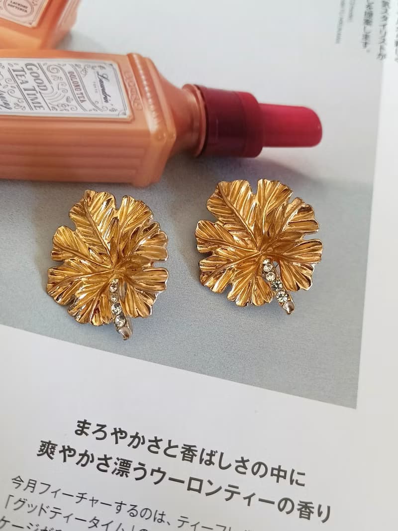 vintage jewelry 典雅金色闊葉萊茵 夾式耳環