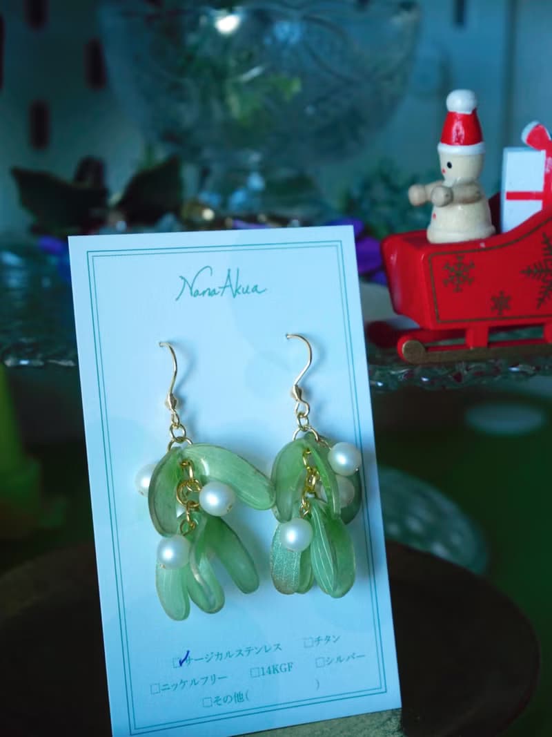 ヤドリギの耳飾りgreen　ピアス、イヤリング 【クリスマスギフト】Christmas gift