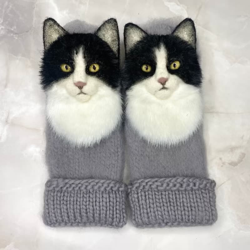 独特的手工猫头鹰连指手套。 温暖的羊毛妇女连指手套与猫头鹰。