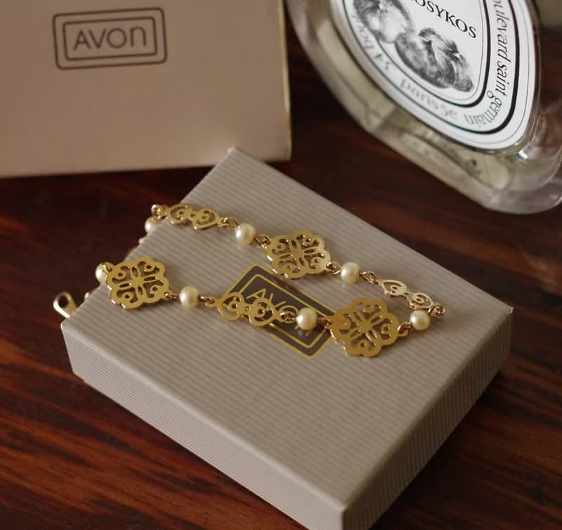 -古董Avon 1985年金色蕾絲雕花愛心窗花珍珠手鍊手環 BR218