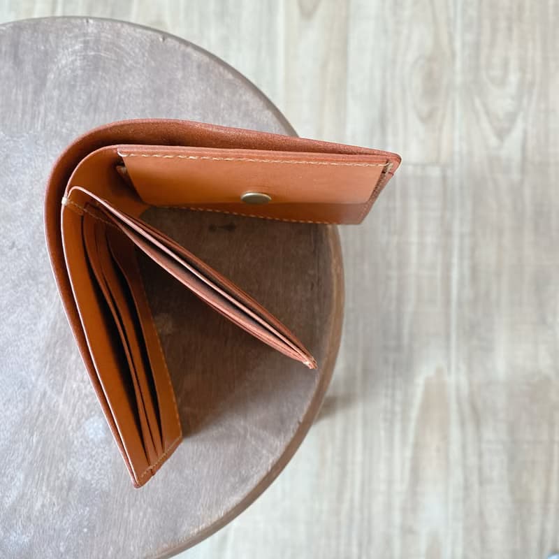 手縫植鞣牛皮-多卡短夾