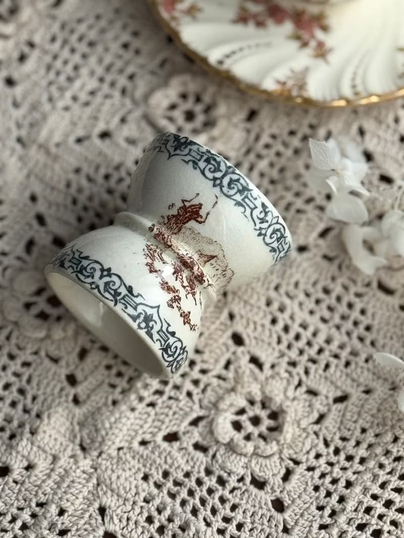 50089-迷人法國古董Choisy-le-Roi 陶瓷雙頭蛋杯Louis XIII系列