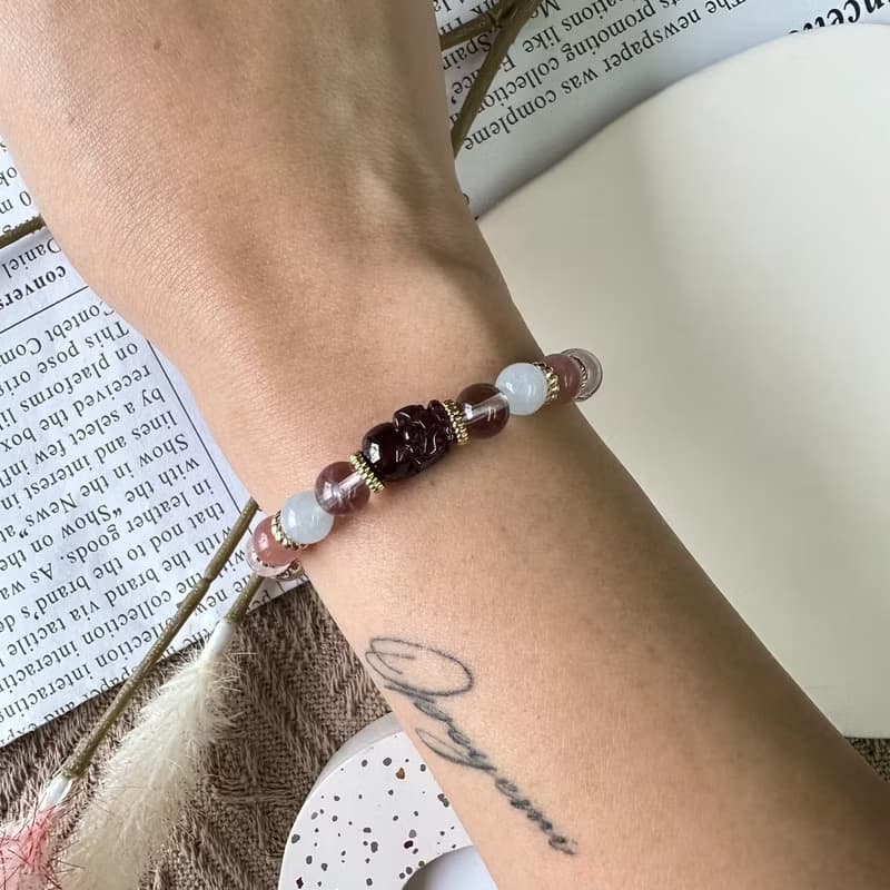 美麗石榴石貔貅彈性手鍊