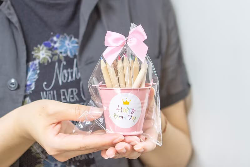 生日分享小禮物- | 鐵桶裝 | 12色彩色鉛筆(2色可挑) 開學文具