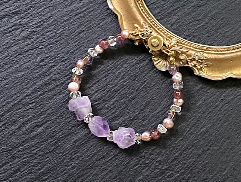 原礦紫晶骨幹 紫幽靈 草莓晶 淡水珍珠 白水晶 黃銅編織感手鍊