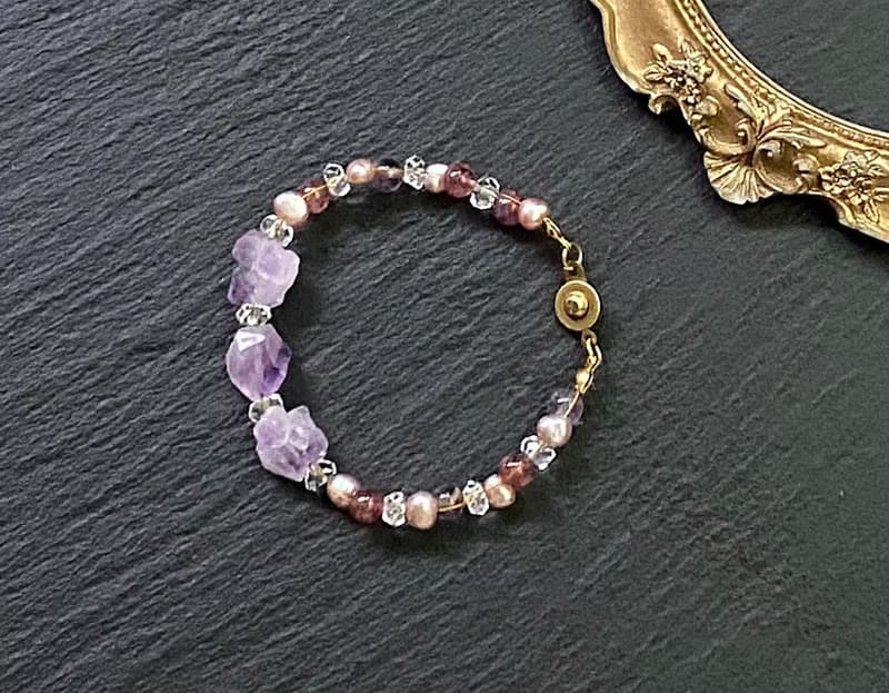 原礦紫晶骨幹 紫幽靈 草莓晶 淡水珍珠 白水晶 黃銅編織感手鍊