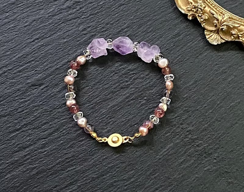 原礦紫晶骨幹 紫幽靈 草莓晶 淡水珍珠 白水晶 黃銅編織感手鍊