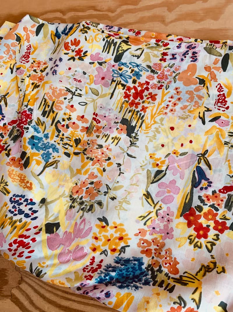 手工縫製三角圍巾圍脖頸巾 銀灰和風波浪圖案 更多圖案