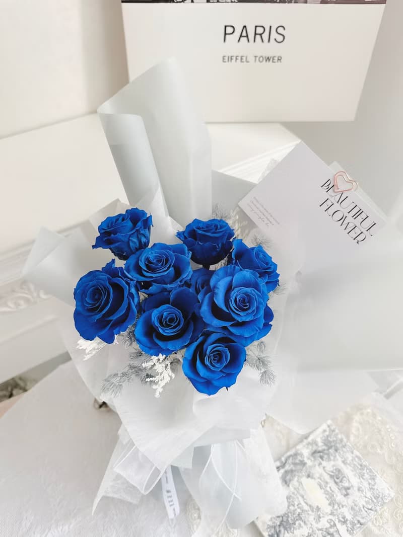 寶石藍永生玫瑰花束 9朵