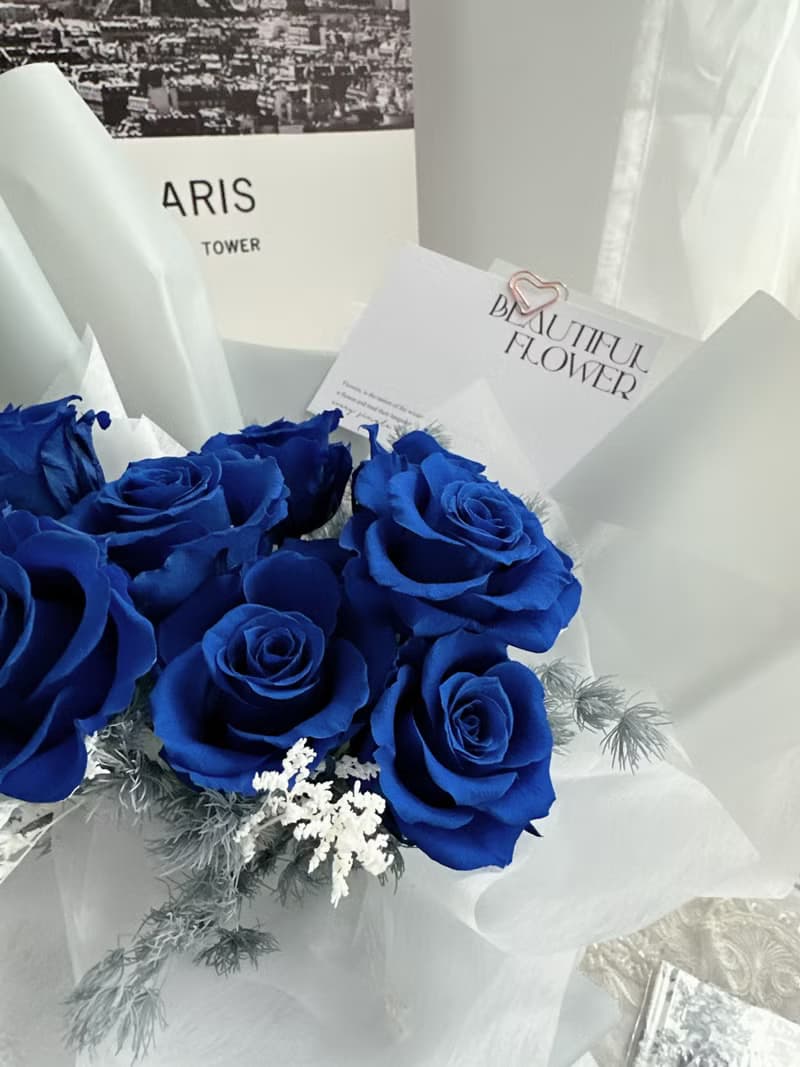 寶石藍永生玫瑰花束 9朵