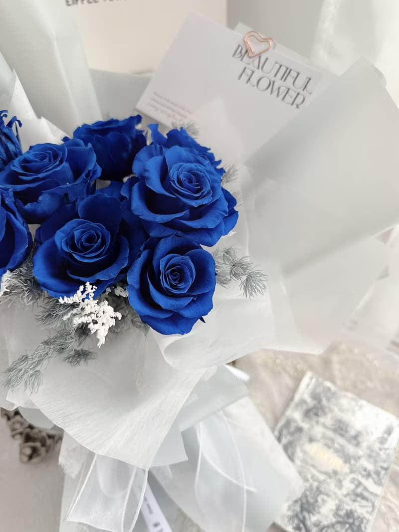 寶石藍永生玫瑰花束 9朵