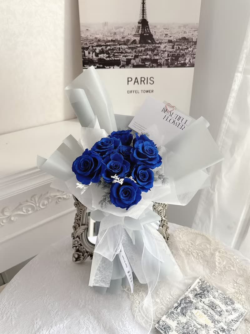 寶石藍永生玫瑰花束 9朵