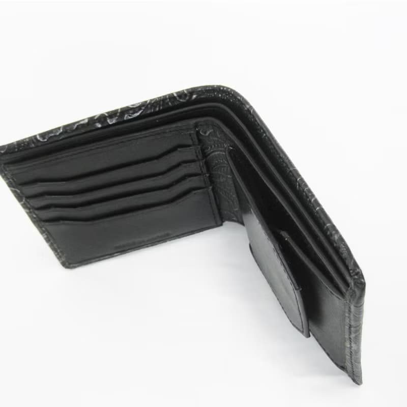 "メタル"ウォレット　CARVING　二つ折り財布