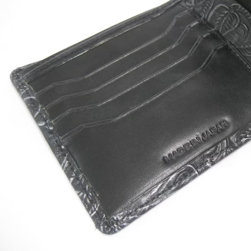 "メタル"ウォレット　CARVING　二つ折り財布