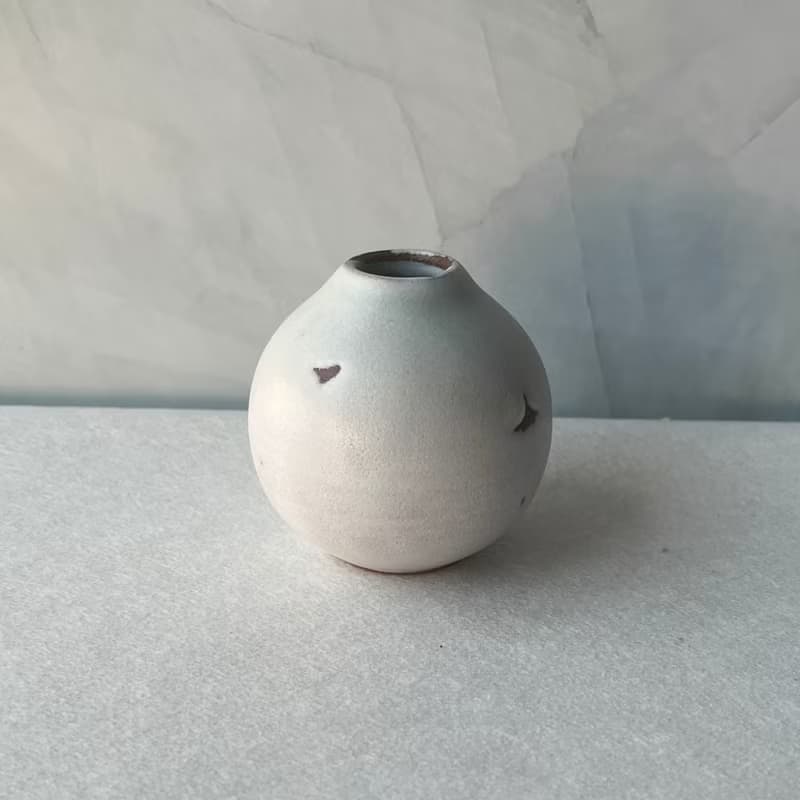 融雪。手工陶瓷迷你花瓶 擴香瓶 花器 精油瓶 陶藝 母親節禮物