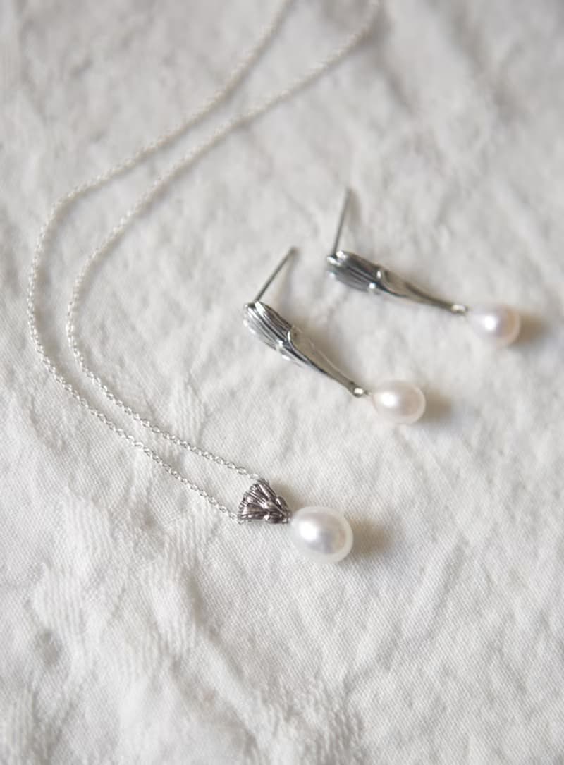 純銀花型墜頭珍珠項鍊