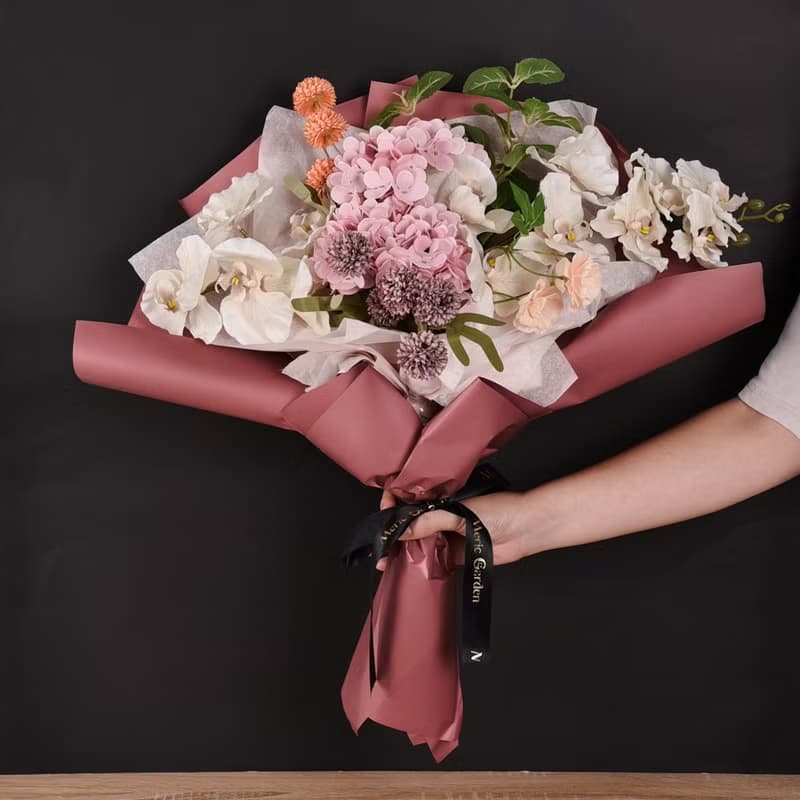 仿真晨曦蘭語 蘭繡交織花束 Meric Garden