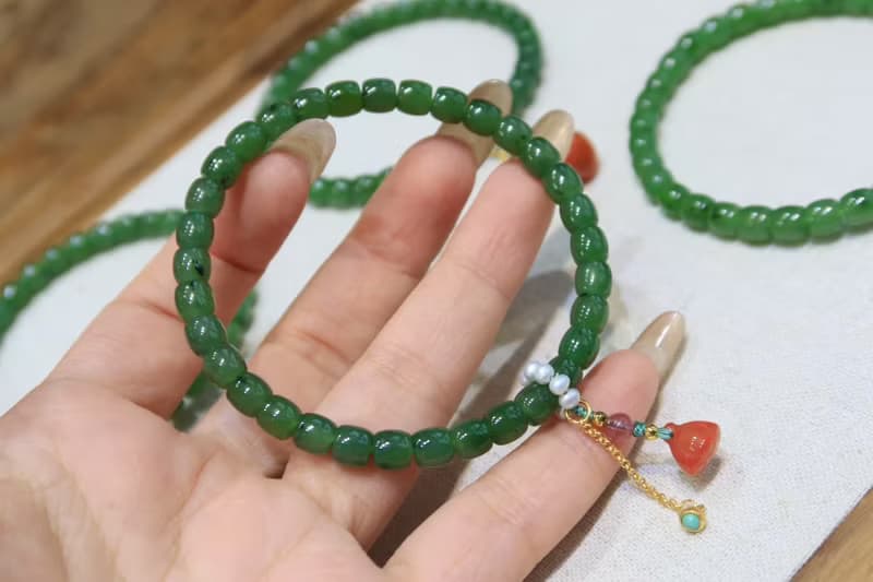 天然直切獼猴桃碧玉手鏈老坑料陽綠和田碧玉手鏈南紅蓮蓬好運連連
