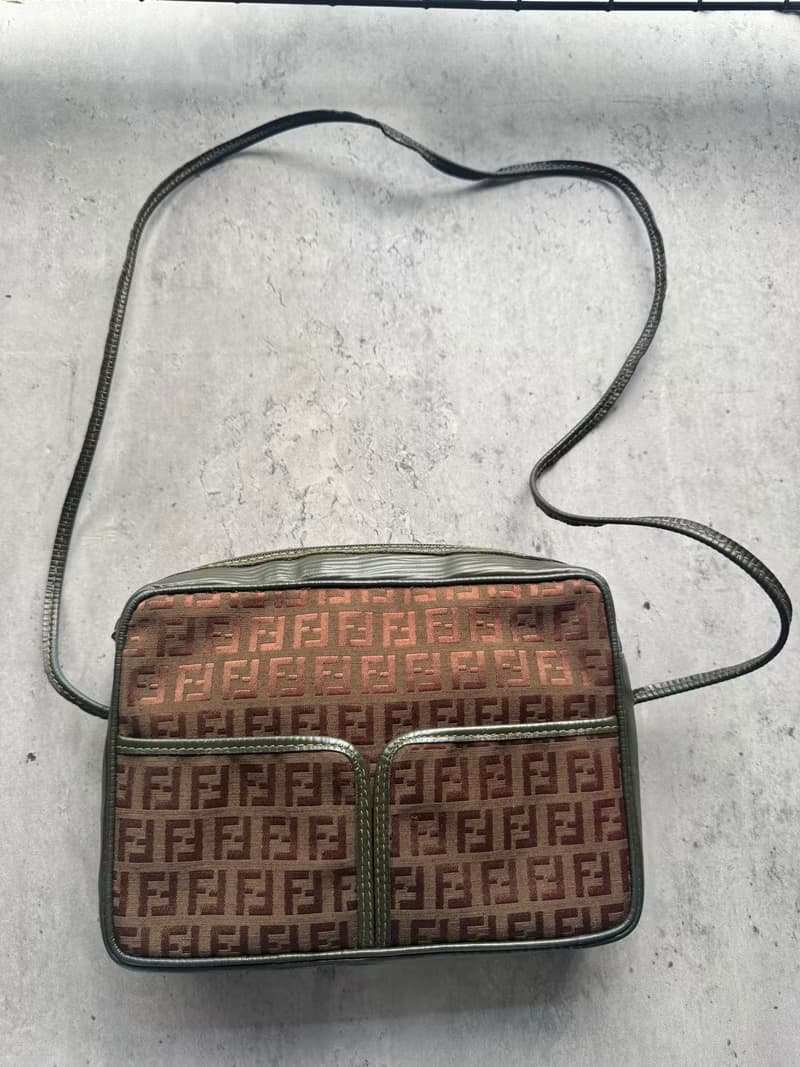 中古正品70年代Fendi芬迪FF logo老花斜背包側背包橄欖綠色真皮