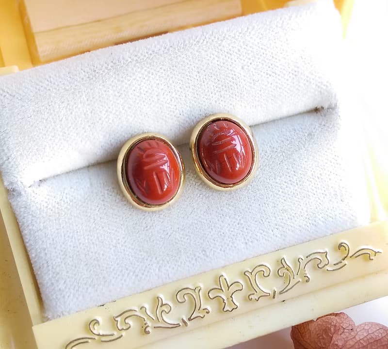 Vintage Jewelry 西洋古董飾品 聖甲蟲系列 橢圓 棗紅 針式耳環