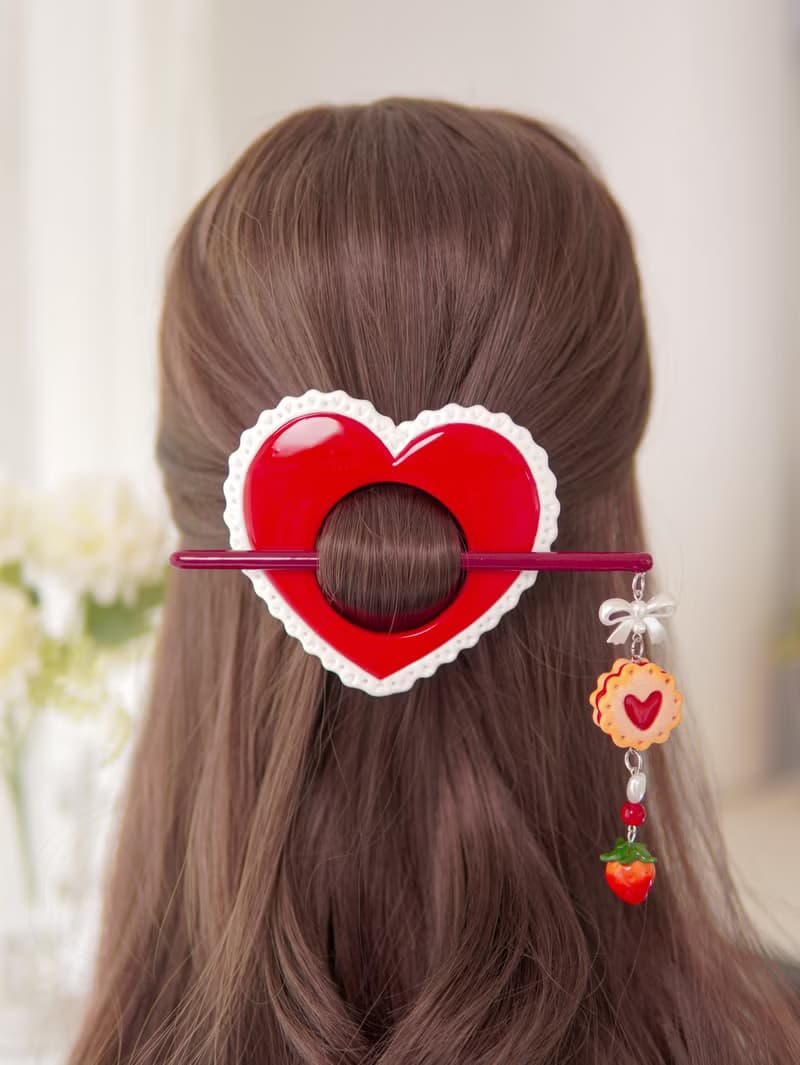 Kawaii Heart Hair Stick – Handmade Polymer Clay Bun Pin with Strawberry Cookie