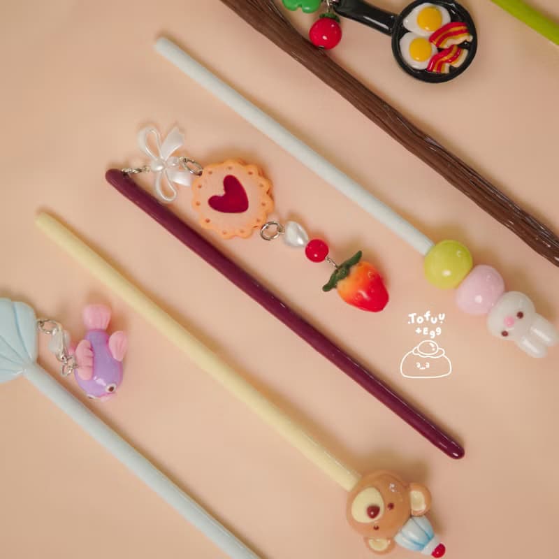 Kawaii Heart Hair Stick – Handmade Polymer Clay Bun Pin with Strawberry Cookie