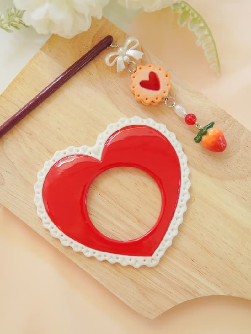 Kawaii Heart Hair Stick – Handmade Polymer Clay Bun Pin with Strawberry Cookie