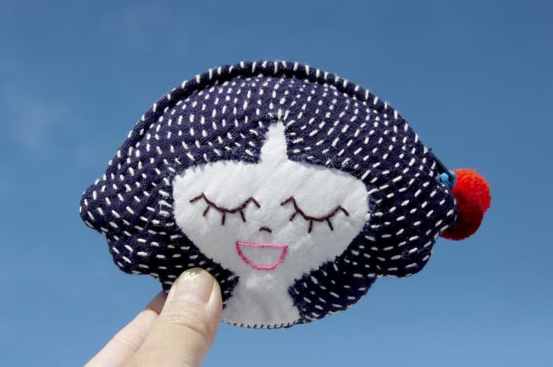 情人節禮物 母親節禮物 限量手工 手工藍染刺繡零錢包 / 收納包 / 小包 / 雜物包 / 耳機收納袋 / 悠遊卡套 - 藍色女孩 indigo藍染手工刺繡包