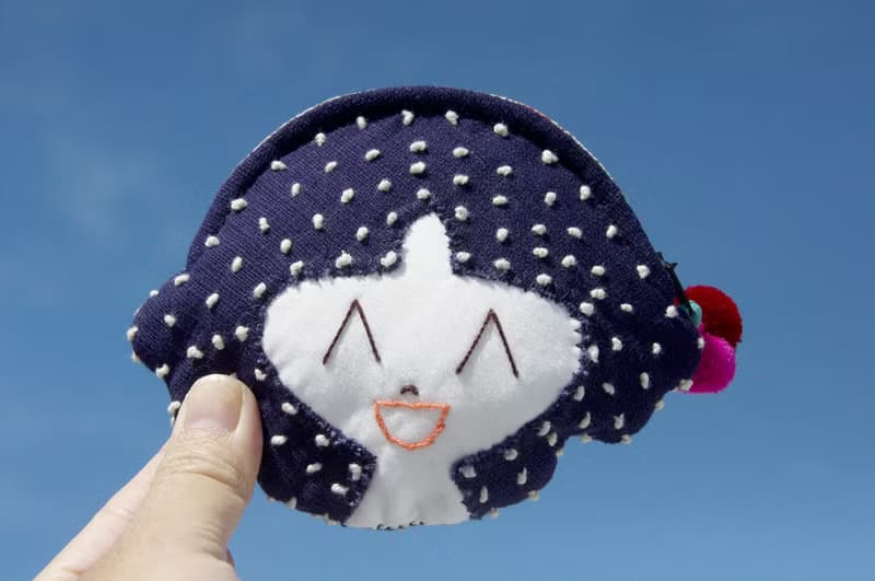 情人節禮物 母親節禮物 限量手工 手工藍染刺繡零錢包 / 收納包 / 小包 / 雜物包 / 耳機收納袋 / 悠遊卡套 - 藍色女孩 indigo藍染手工刺繡包