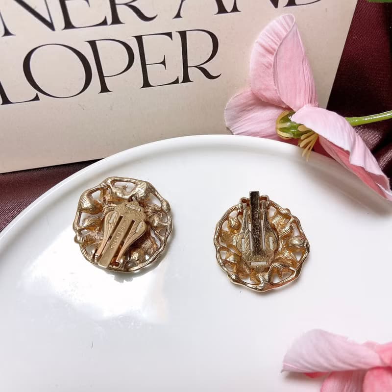【西洋古董飾品】Sarah Pat Pend沙金葉脈線條梅紅萊茵鑽耳環耳夾