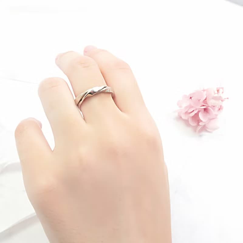 交錯雙質感緞帶扭結戒指 純銀戒指(女款)