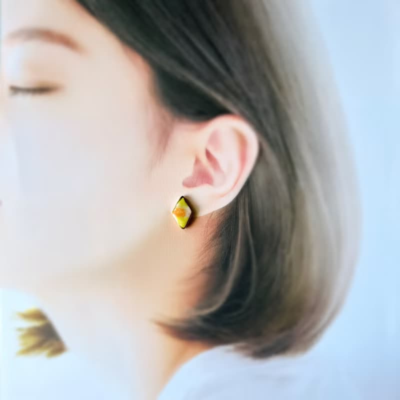 【再販】グラデーション 絵付 陶器 金継ぎ ライン ピアス イヤリング ノンホールピアス イエロー オレンジ 黄色 橙 ゴールド 金 ピンク ひし形 小さい