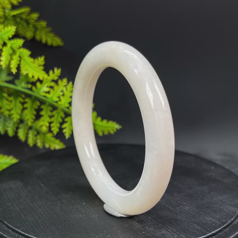 和田玉手鐲59MM 糖白色圓條玉手環 附證書 玉質細膩 色澤溫潤誘人