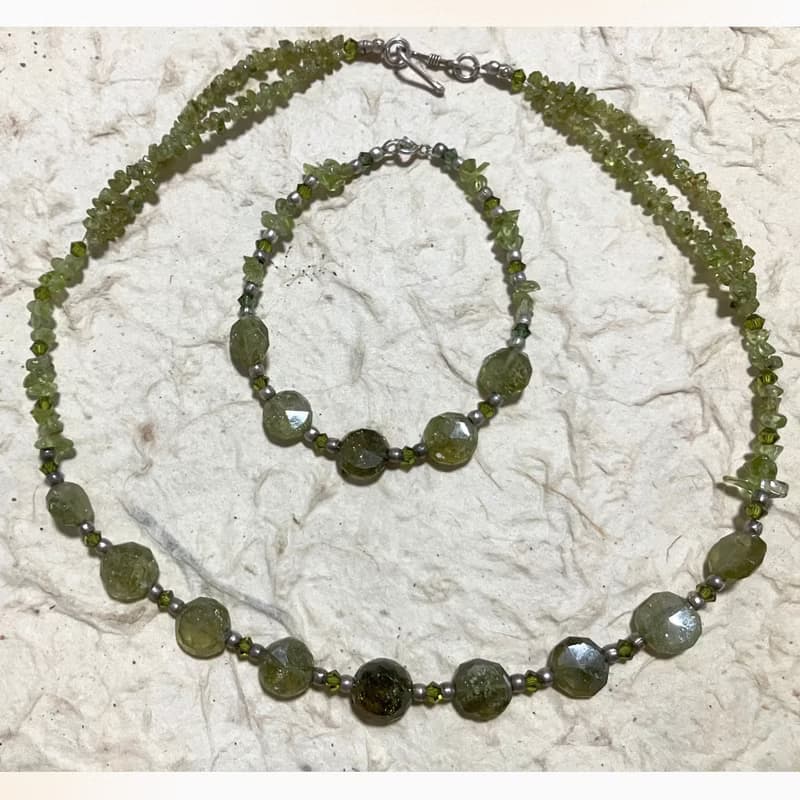 Peridot and silver  minimalist necklace, Stylist Necklace, healing gemstone Neck