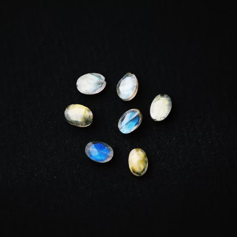 橢圓蛋形拉長石小耳環