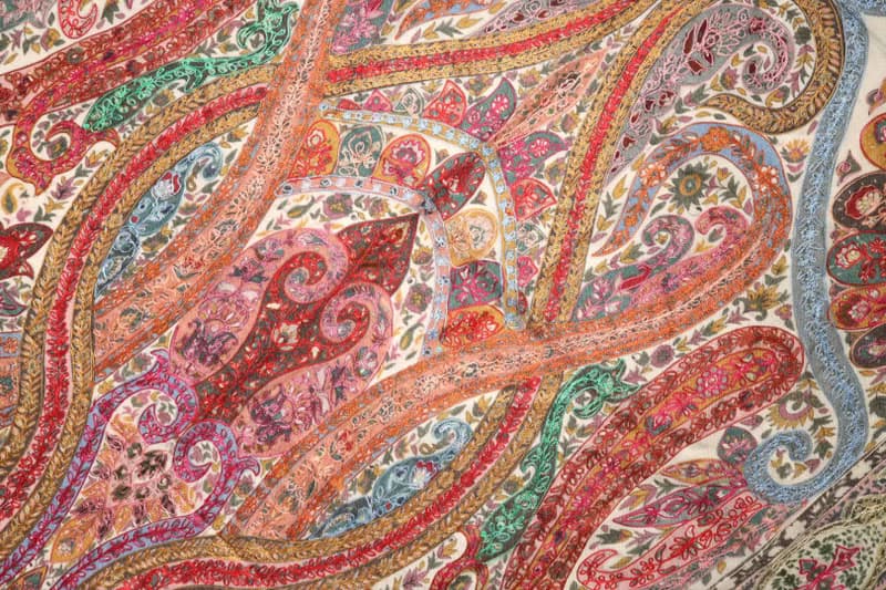 【情人節禮物】喀什米爾羊絨手工印染刺繡米色腰果圍巾披肩卡尼小