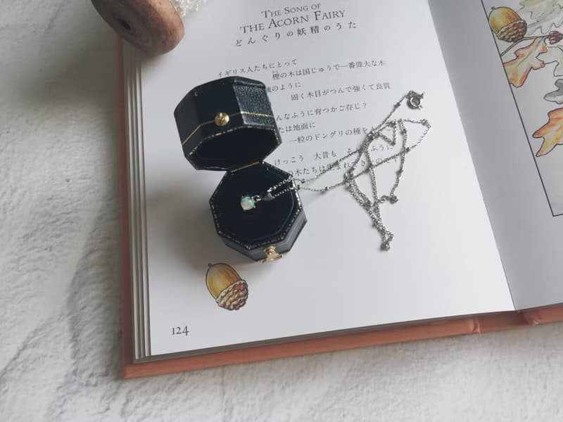Enko | 坐在聖卡洛斯城堡 蛋白石 925銀鎖骨項鍊