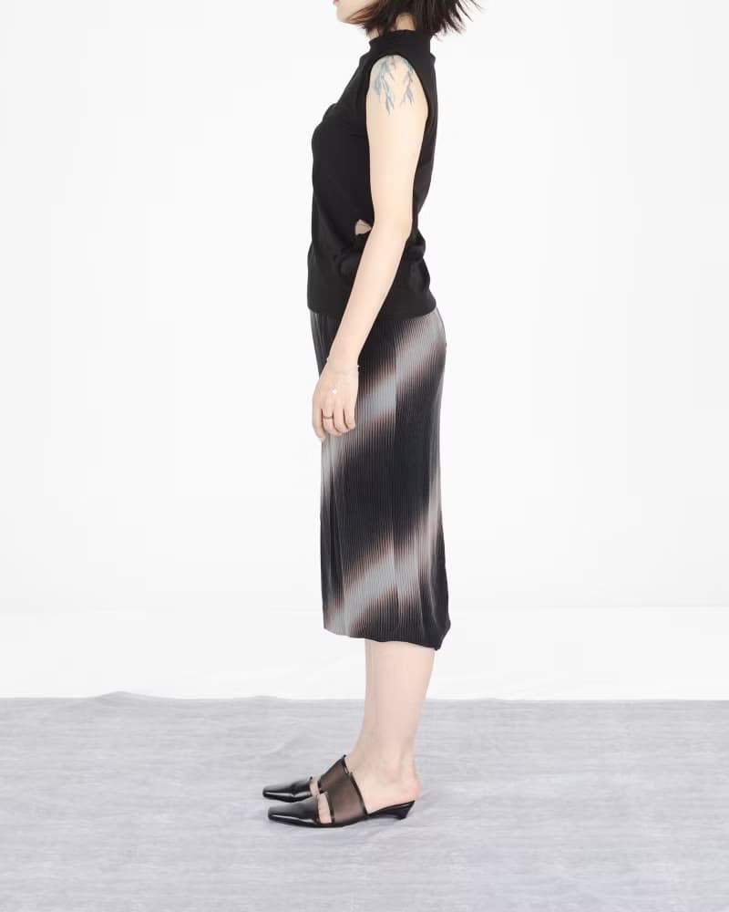 HIGHNECK TEE W/ CUTOUT DETAILS (BLACK)