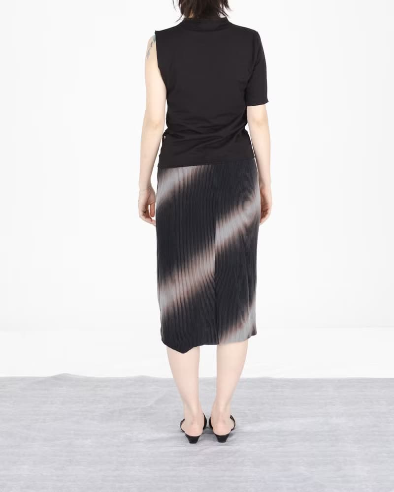 HIGHNECK TEE W/ CUTOUT DETAILS (BLACK)