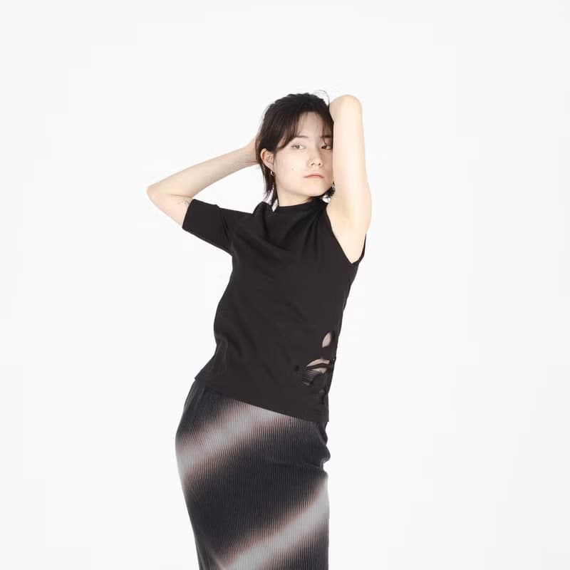 HIGHNECK TEE W/ CUTOUT DETAILS (BLACK)