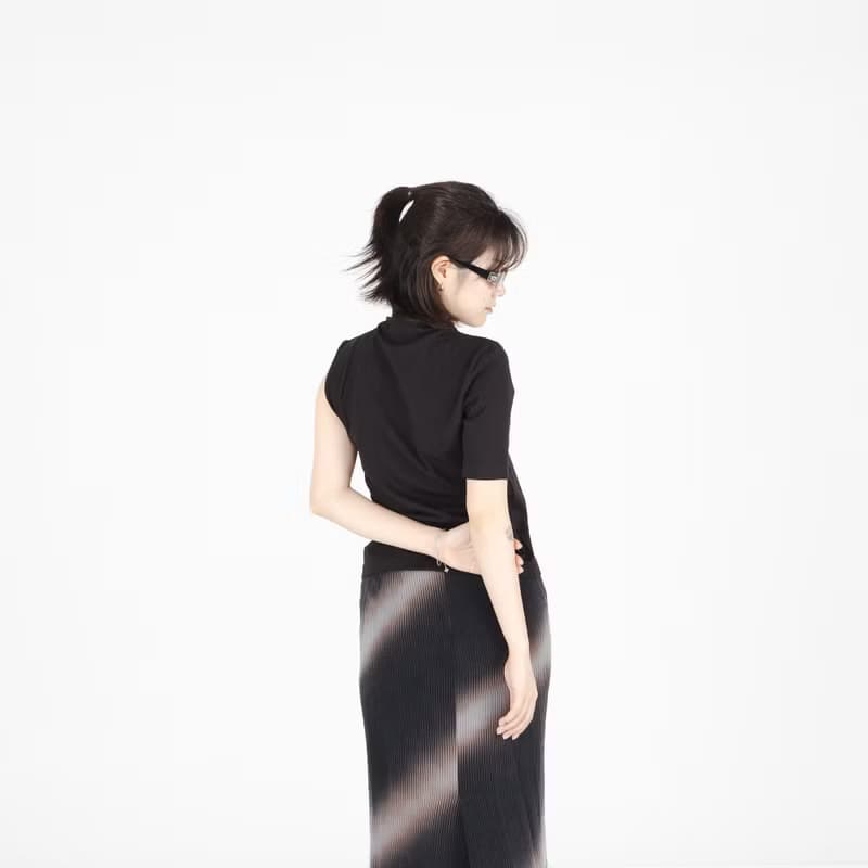 HIGHNECK TEE W/ CUTOUT DETAILS (BLACK)